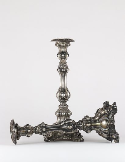 Paire de bougeoirs en argent massif poinçons
Région:...