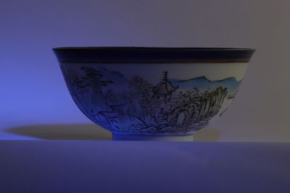 Petit bol porcelaine de chine époque république
Région:...