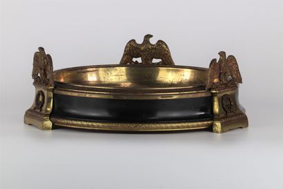 Milieu de table empire en bronze doré surmonté...