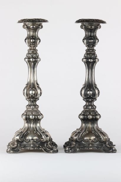 Paire de bougeoirs en argent massif poinçons
Région:...