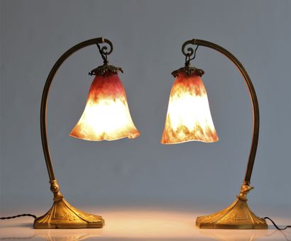 Paire de lampes, pied en bronze de Charles...