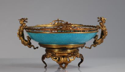 Emaux de Longwy coupe sur pied en bronze...