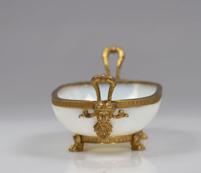 Coupe en opaline et bronze doré
Poids: 900...