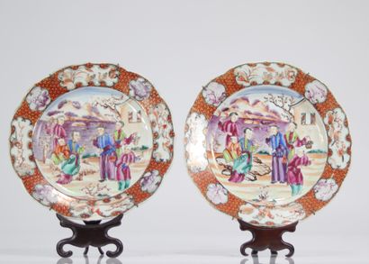 Paire d'assiettes en porcelaine avec les...