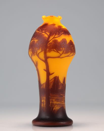 Richard vase à décor de paysage
Poids: 430...