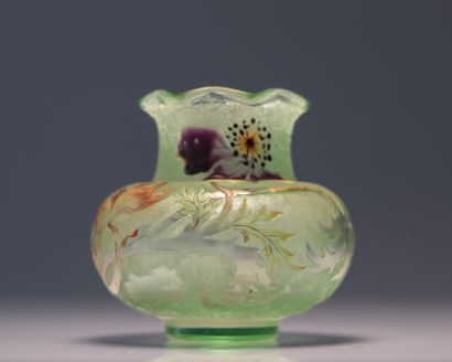Emile Gallé vase dégagé a l'acide et émaille...