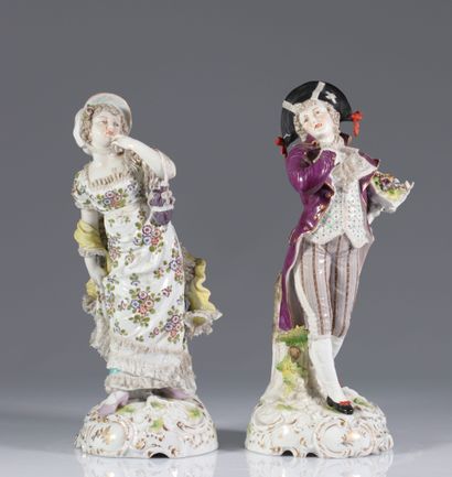Paire de personnages en porcelaine marque...
