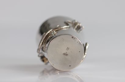 Chine gobelet en argent à décor de lézards...