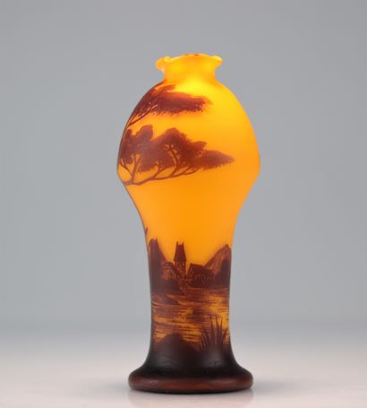 Richard vase à décor de paysage
Poids: 430...