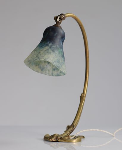 Lampe DAUM, pied bronze estampillé 