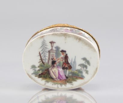 Meissen Boîte à priser décor polychrome sur...