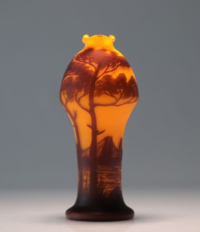 Richard vase à décor de paysage
Poids: 430...