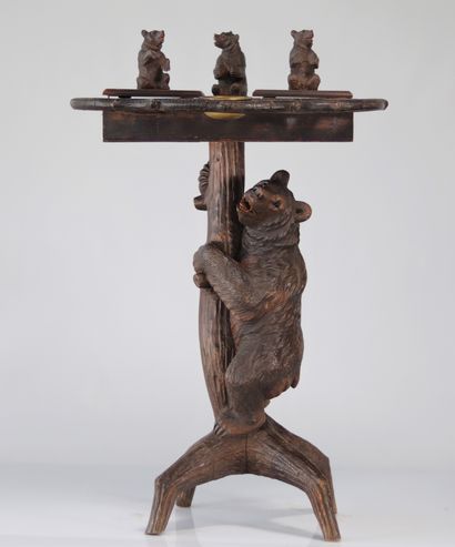 Table de fumeurs en bois sculpté décorée...