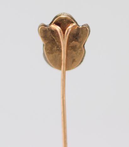Epingle Fabergé en or surmontée par une tête...