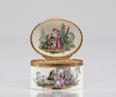 Meissen Boîte à priser décor polychrome sur...