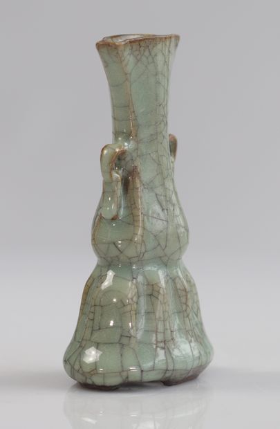 Chine Vase céladon d’époque Qing ou antérieur
Poids:...