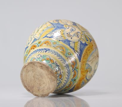 Albarello vase majolique Italie 15ème
Poids:...