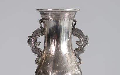 Chine vases (2) en argent à décor de bambou
Poids:...