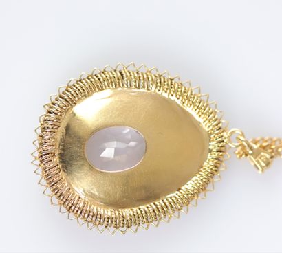 Pendentif et chaine en or (18k) et (24.9gr)
Poids:...