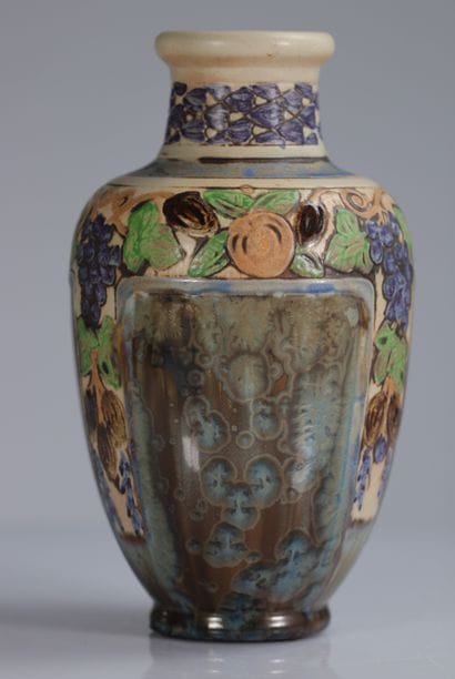 Vase Mougin à décor de raison, et réserves...