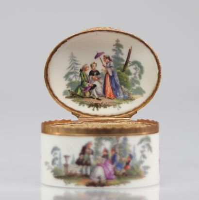 Meissen Boîte à priser décor polychrome sur...