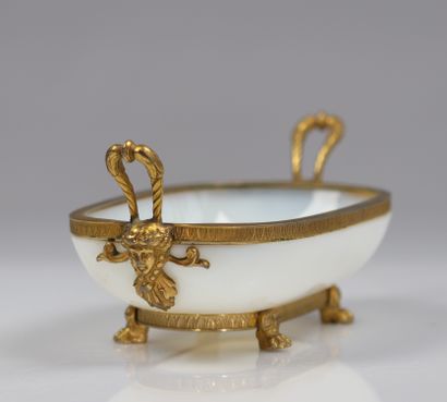 Coupe en opaline et bronze doré
Poids: 900...