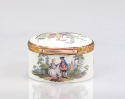 Meissen Boîte à priser décor polychrome sur...