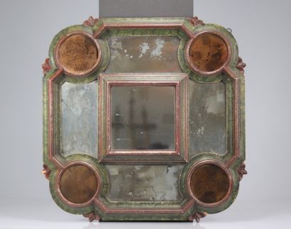 Miroir sorcière en bois polychrome
Poids:...