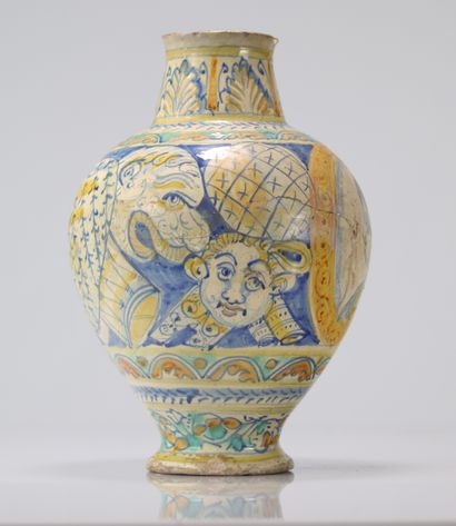Albarello vase majolique Italie 15ème
Poids:...