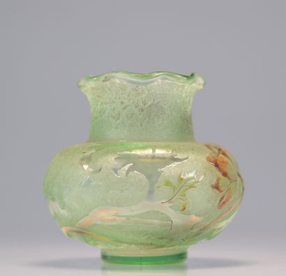 Emile Gallé vase dégagé a l'acide et émaille...