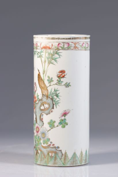 Chine vase rouleau en porcelaine décor fleuris...