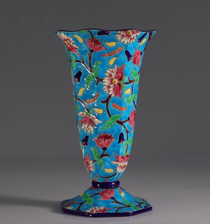 Emaux de Longwy vase 
Poids: 1.31 kg
Région:...