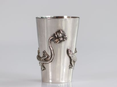 Chine gobelet en argent à décor de lézards...