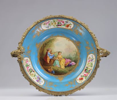Sèvres grand milieu de table monté en bronze
Poids:...