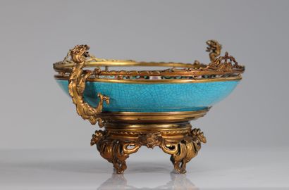 Emaux de Longwy coupe sur pied en bronze...