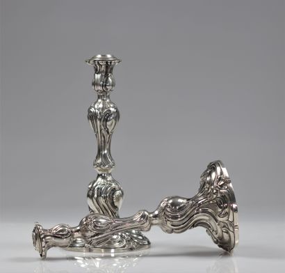 Paire de bougeoirs en argent de style Louis...