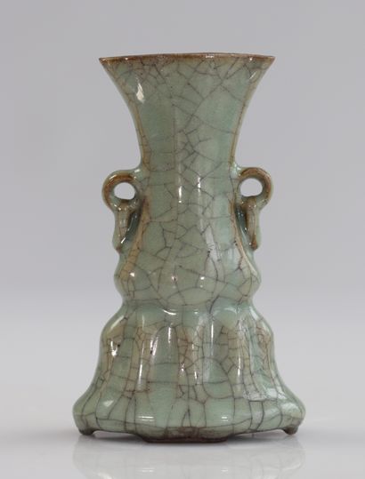 Chine Vase céladon d’époque Qing ou antérieur
Poids:...