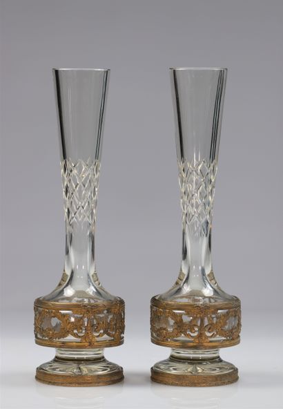 Grande paire de vases en cristal monté sur...