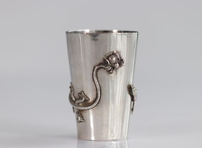 Chine gobelet en argent à décor de lézards...