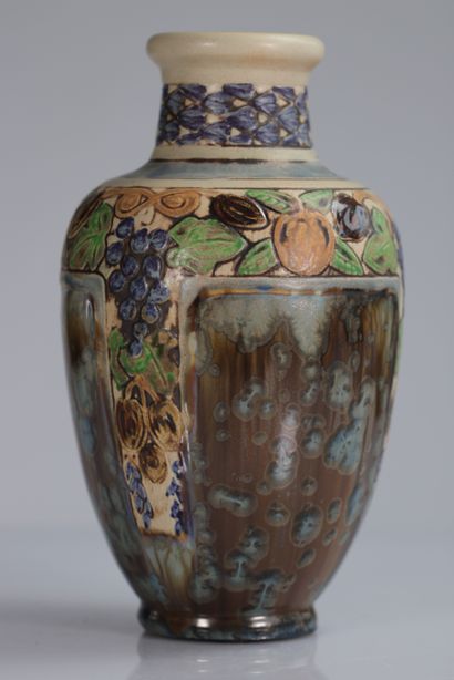 Vase Mougin à décor de raison, et réserves...