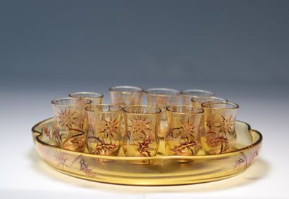 Emile Gallé plateau et 10 verres en cristallerie...