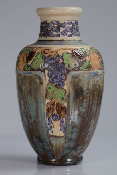 Vase Mougin à décor de raison, et réserves...