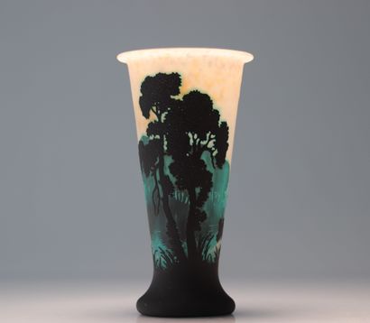Muller Frères vase à décor de paysage
Poids:...