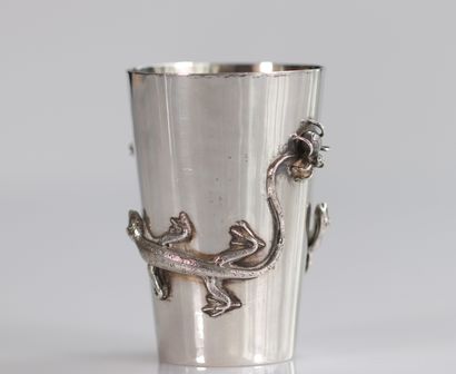 Chine gobelet en argent à décor de lézards...