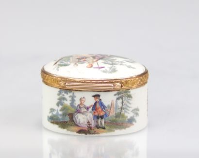 Meissen Boîte à priser décor polychrome sur...