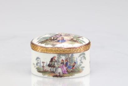 Meissen Boîte à priser décor polychrome sur...