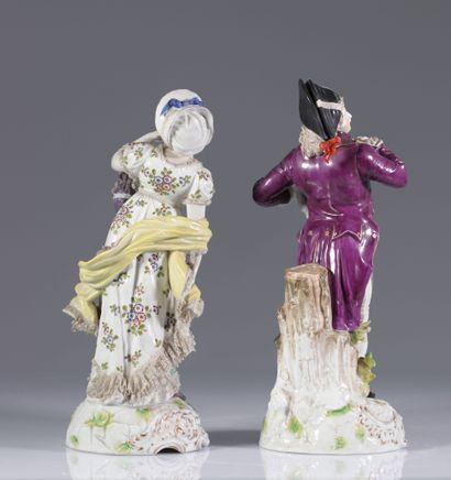 Paire de personnages en porcelaine marque...