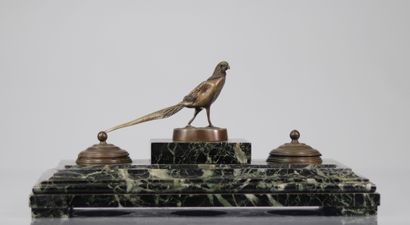Encrier en marbre et bronze surmonté d'un...