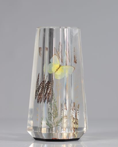 Belgique, vase en plexi avec inclusion -...