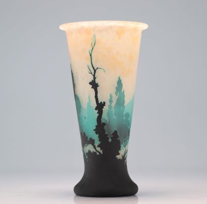 Muller Frères vase à décor de paysage
Poids:...